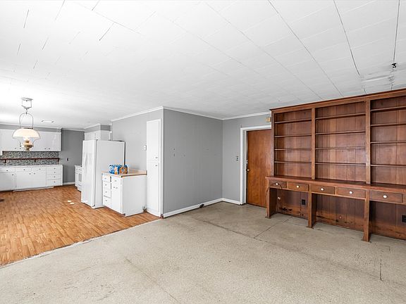 23rd image of 315 E Main St