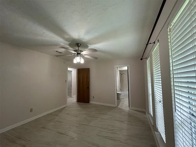 1712 Carol Lee Ln — Photo 8