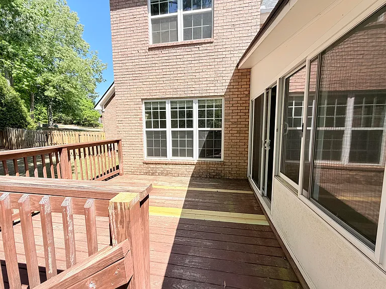 1605 Jamestown Ave — Photo 54