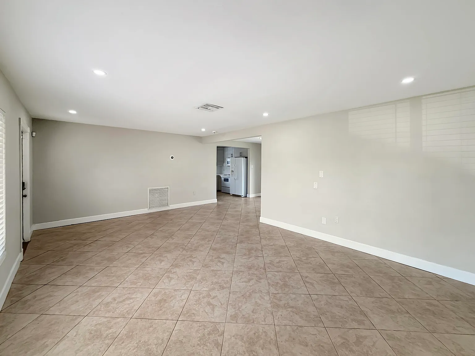 3 bed, 2.0 bath, 1337 sqft, $3,750 — Photo 4