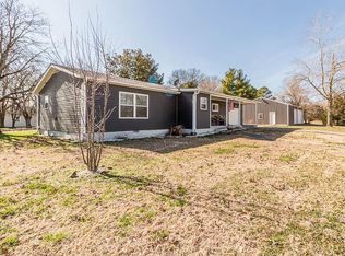 1301 W Robinson St, Harrisburg, IL 62946