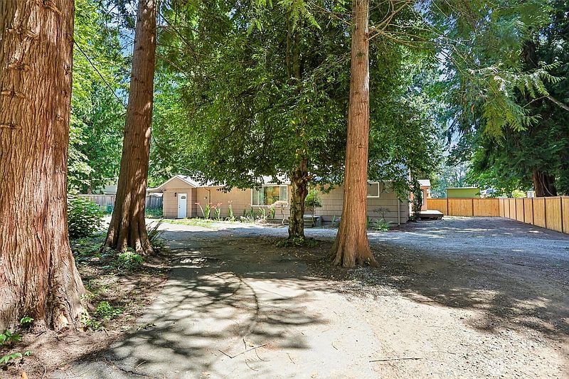 3rd image of 16220 Ambaum Boulevard S