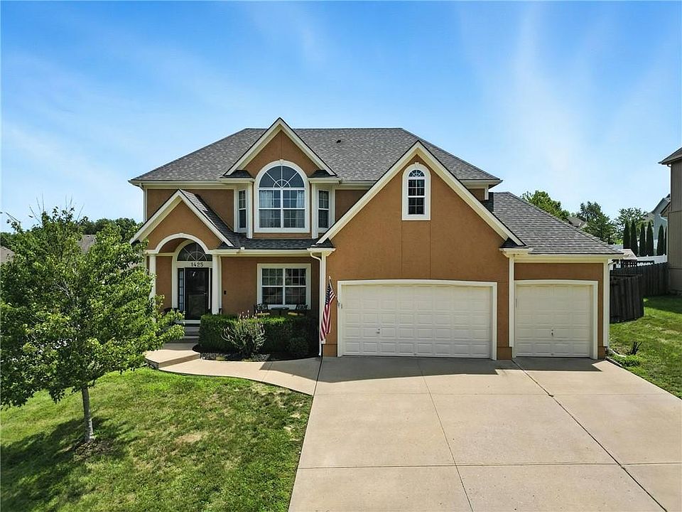 1st image of 1425 NE Stonewood Dr