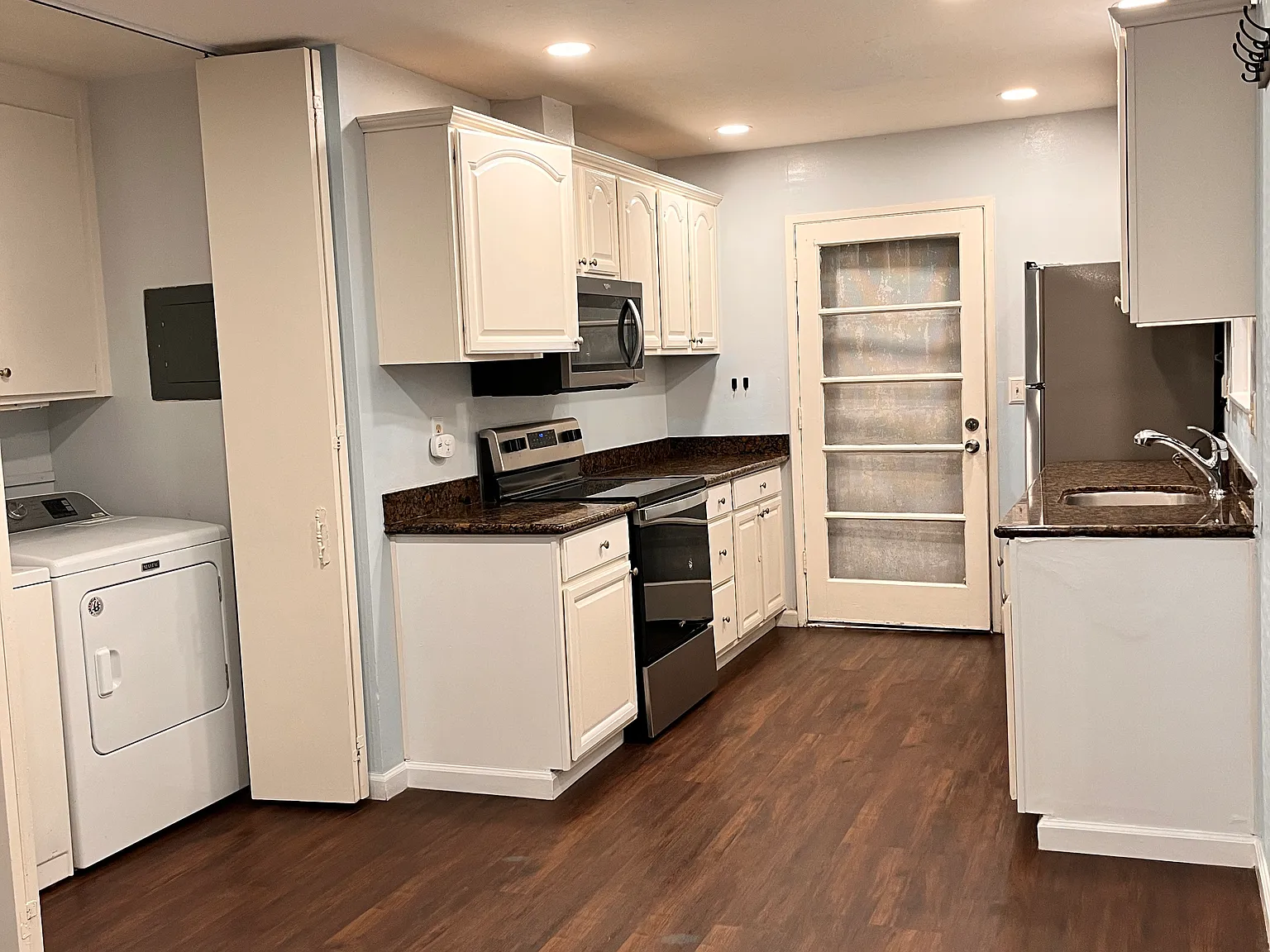 3511 Dalton Cmn — Photo 1