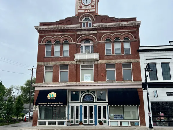 111 NW 2nd St #1, Stuart, IA 50250