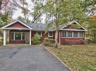762 White Oak Rd, Cresco, PA 18326