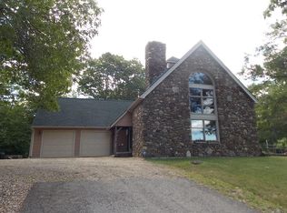 436 N Main St, Petersham, MA 01366