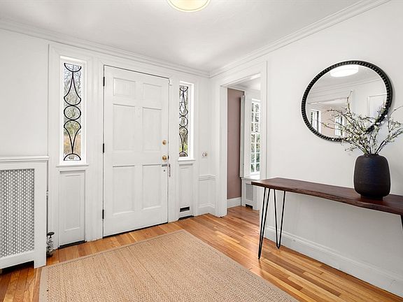 3rd image of 401 Clinton Rd