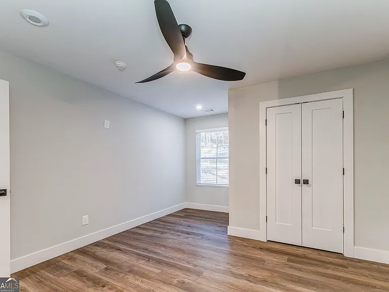 77 Chateau Dr — Photo 41