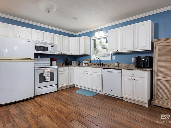 2nd image of 123 Thomas Dr