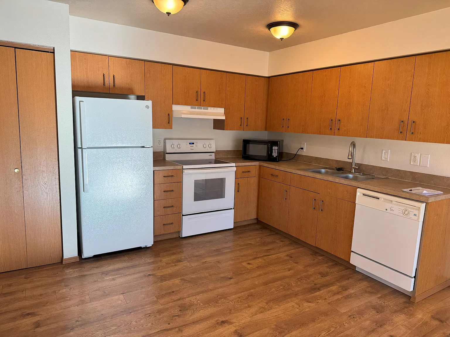 2 bed, 760 sqft, $1,545 — Photo 4