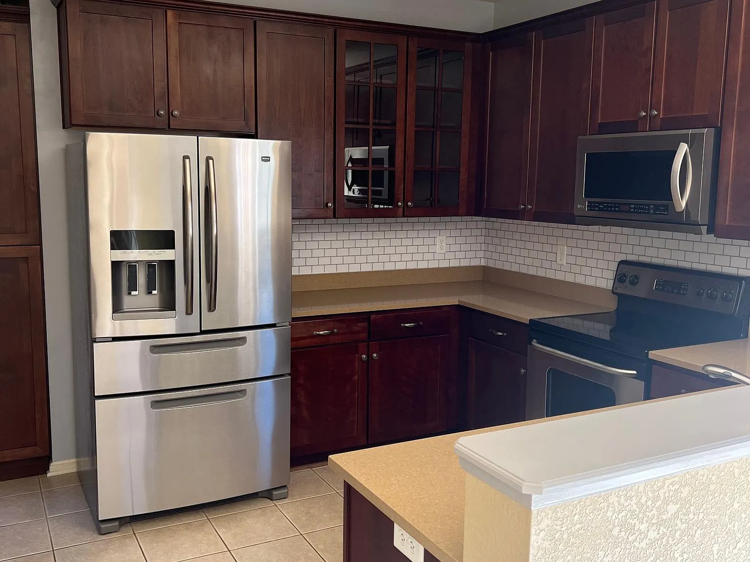 3 bed, 2617 sqft, $2,999 — Photo 3