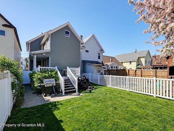 3rd image of 328 Ferdinand St