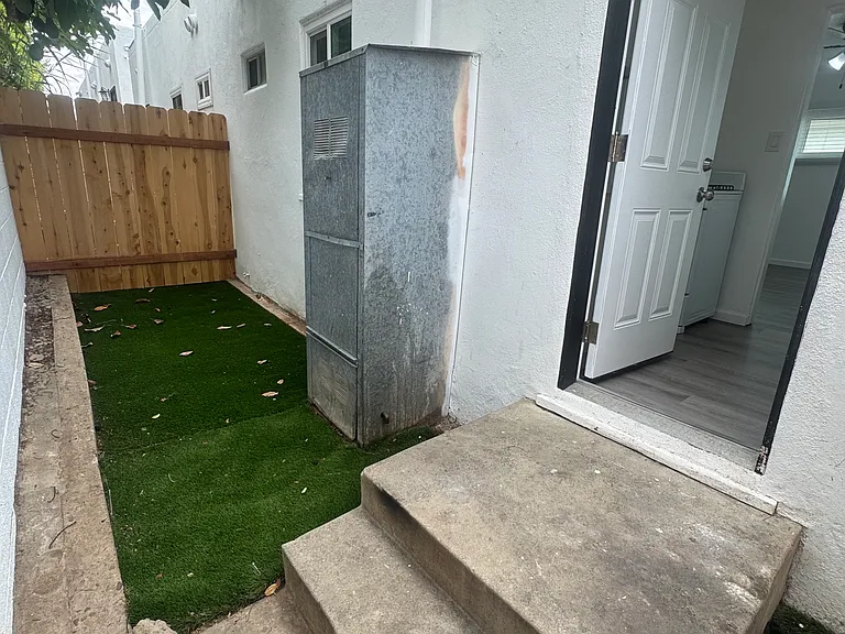 1948 San Diego Ave — Photo 8