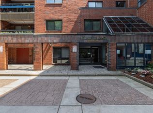 4 Summit Dr APT 414, Reading, MA 01867