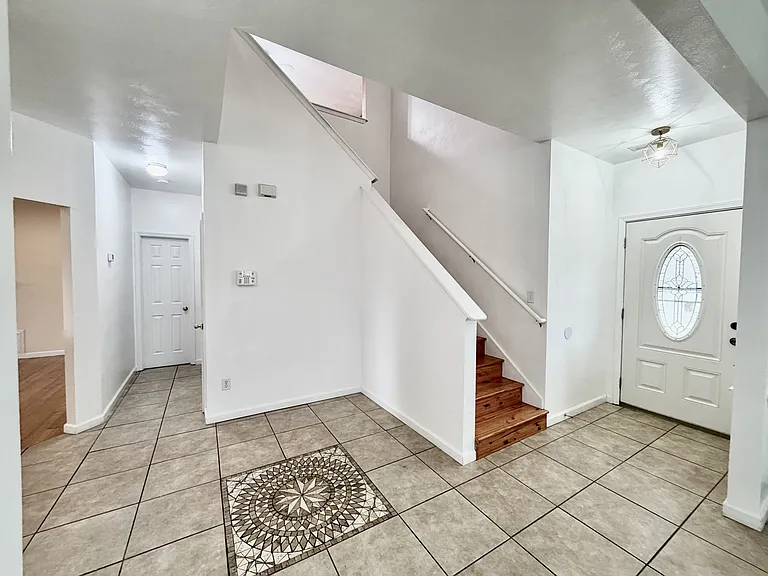 221 Dunn St — Photo 4