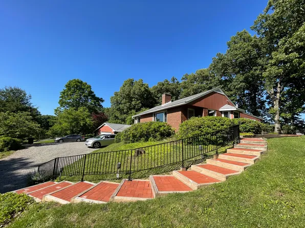 8250 Fox Ridge Rd, Pittsburgh, PA 15237