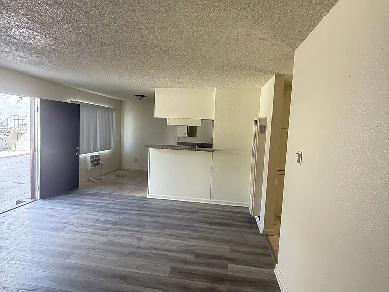 1619 E Eureka St #11 — Photo 8
