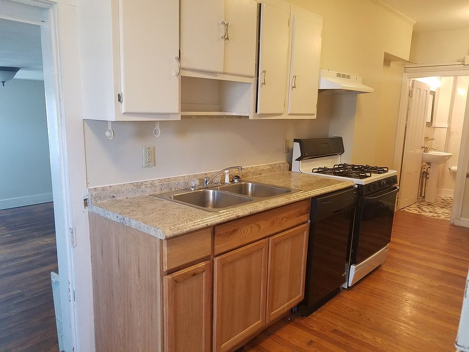 2nd image of 408 E Market St APT 5