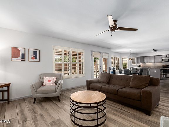 3rd image of 2939 E LUDLOW Drive