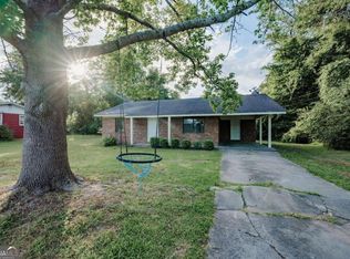 96 Blueberry Ave, Baxley, GA 31513