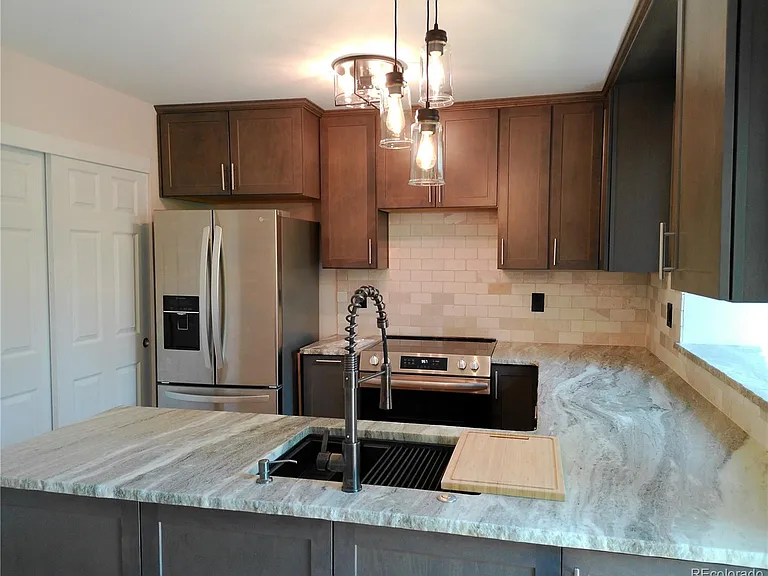 6815 Ravencrest Dr — Photo 9