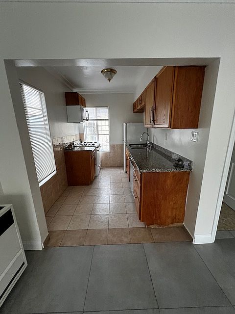 2nd image of 1213 S La Cienega Blvd Unit 1/2