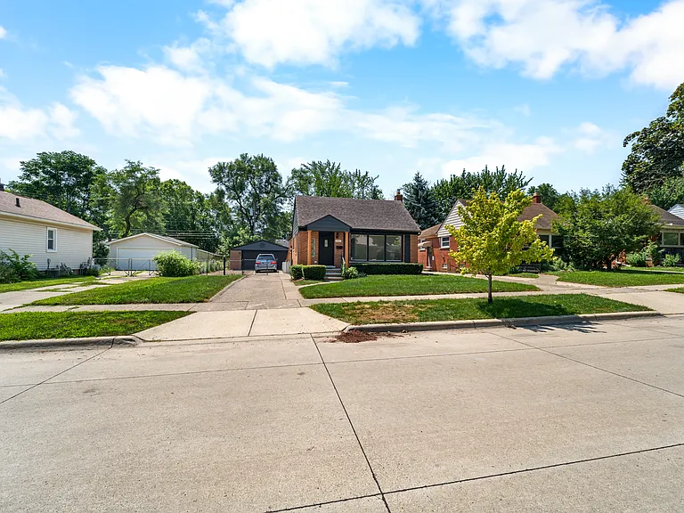 24411 Princeton St — Photo 21
