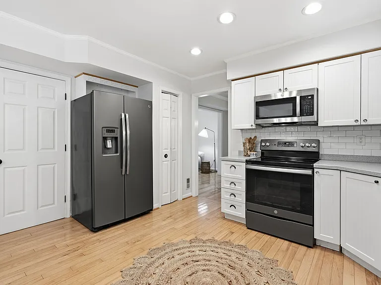 1294 Doubleday Dr — Photo 9