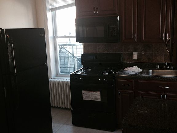 2nd image of 154 Summit Ave APT 2