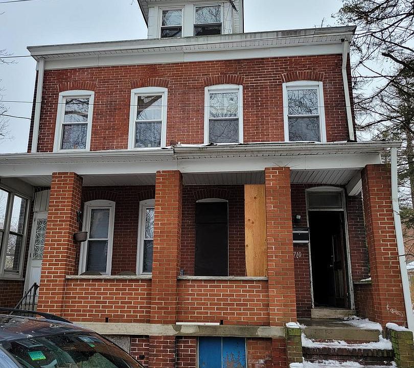 2nd image of 710 Pine St