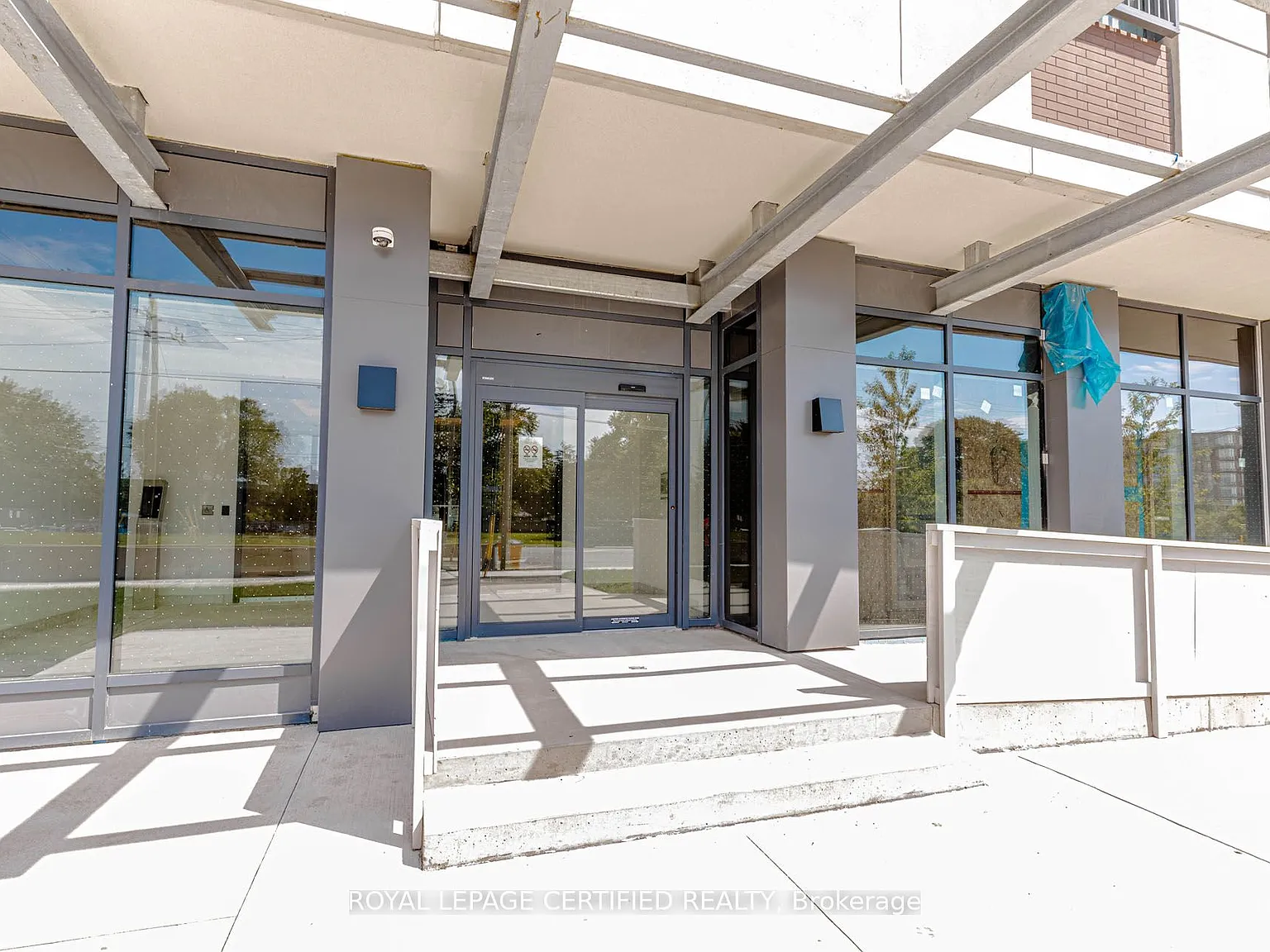 3 bed, $2,550 — Photo 2
