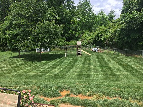 5th image of 301 N Meadow Dr