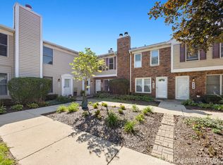 424 Kensington Ct, Naperville, IL 60563
