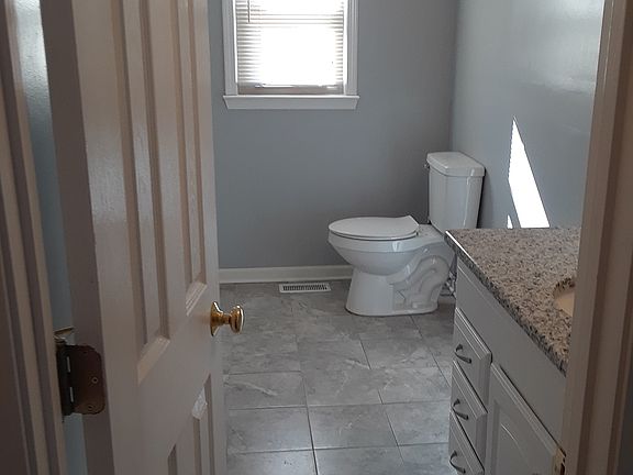 5th image of 1868 Waterfalls Dr