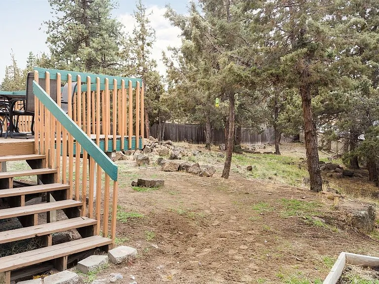 1614 NE Cackler Ln — Photo 17
