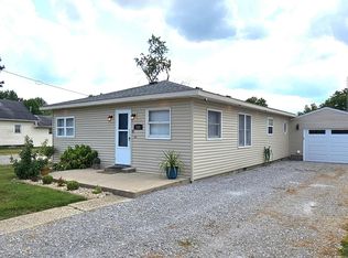 705 S Walnut St, Sesser, IL 62884