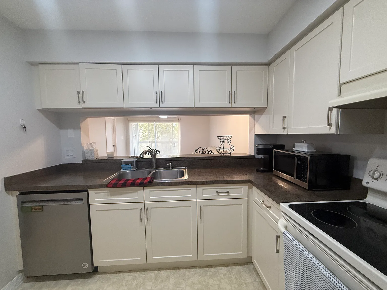 2 bed, 900 sqft, $2,050 — Photo 3