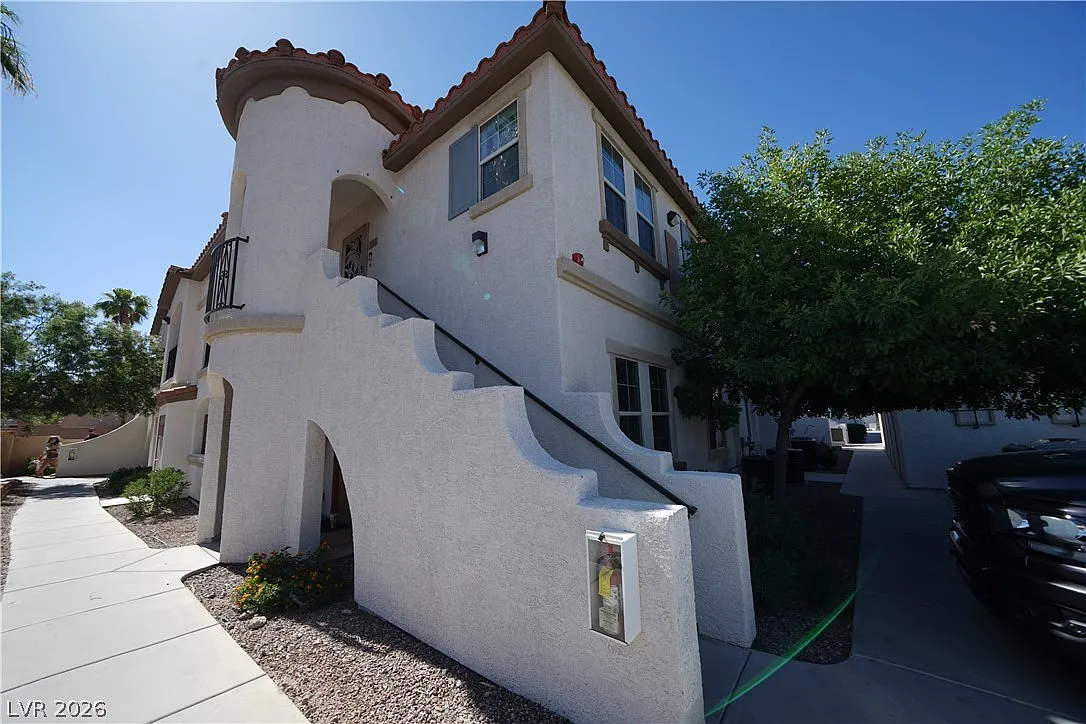 3 bed, 2.0 bath, 1268 sqft, $1,840 — Photo 1