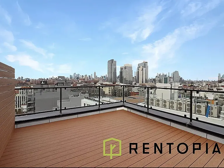 228 Berry St #7T — Photo 14