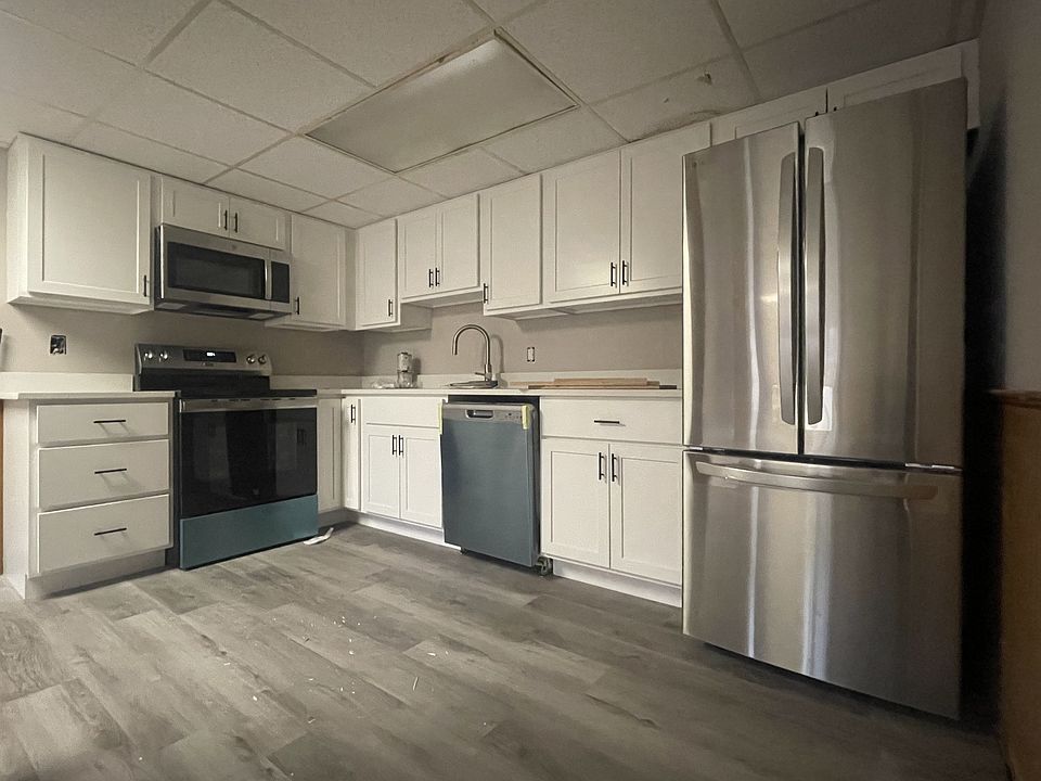 Brand new kitchen and stainless steel appliances