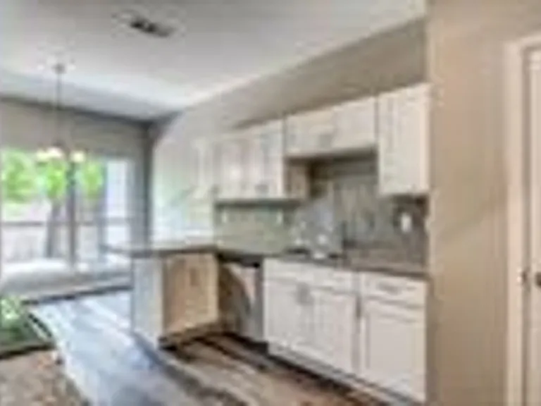 3258 Wexford Dr — Photo 9