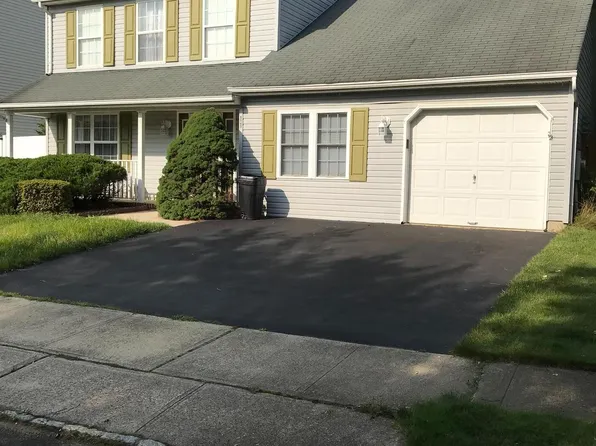 11 Sunflower Ln, Hamilton, NJ 08620