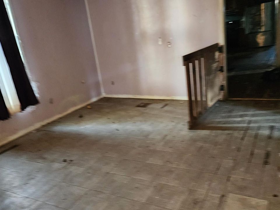2nd image of 1331 Perry St