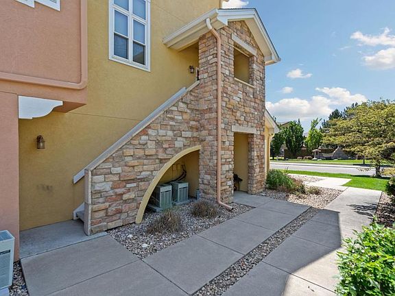 3rd image of 105 Lucca Dr