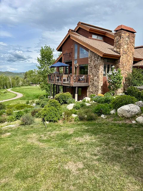 5 bed, 4523 sqft, $12,500 — Photo 2