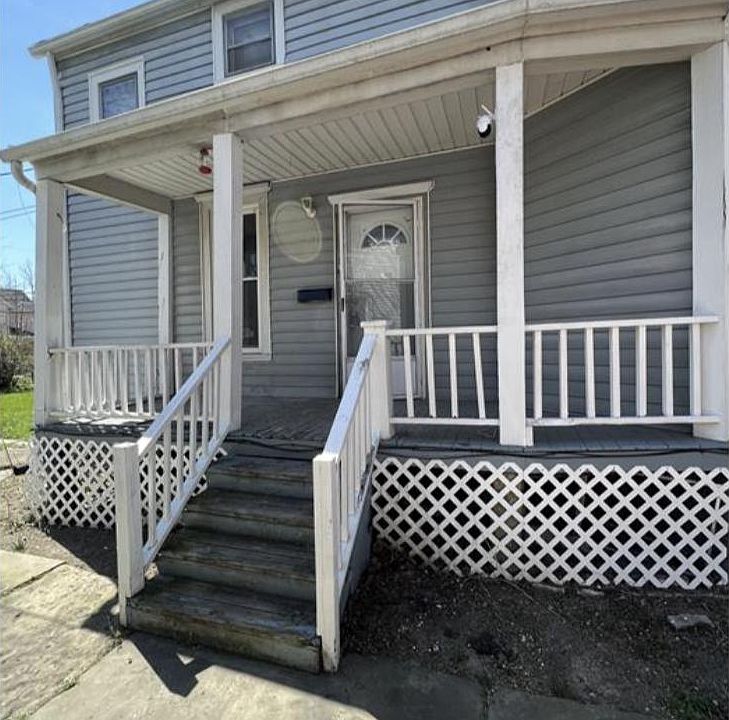 1st image of 667 W 9th St #4