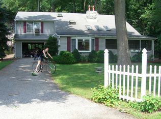 1 Cliffside Ln, Newfoundland, NJ 07435