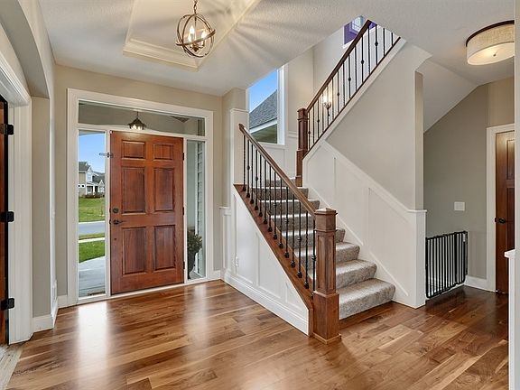 3rd image of 4305 Parkview Cir