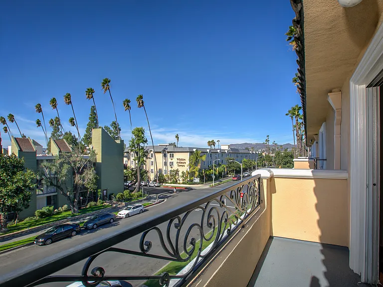 Wilshire Ardmore Regency — Photo 6